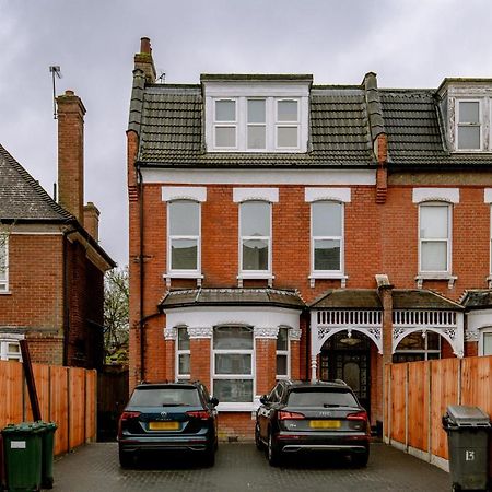 Fantastic New, London Apartment 3 Bed 1 Bath & Parking Whetstone Екстер'єр фото