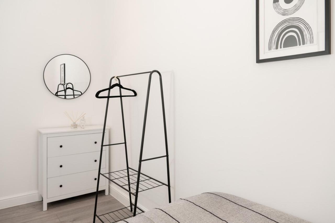 Fantastic New, London Apartment 3 Bed 1 Bath & Parking Whetstone Екстер'єр фото
