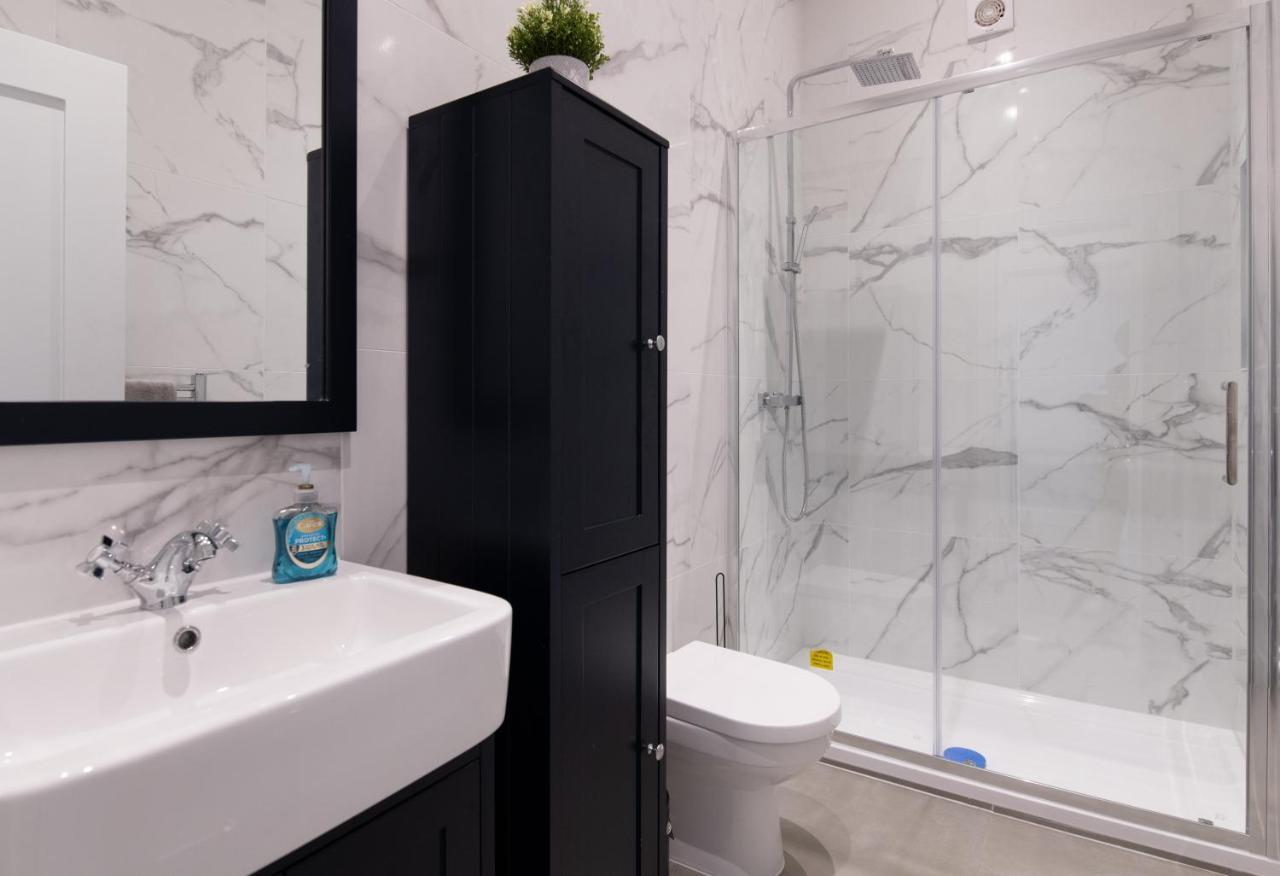 Fantastic New, London Apartment 3 Bed 1 Bath & Parking Whetstone Екстер'єр фото
