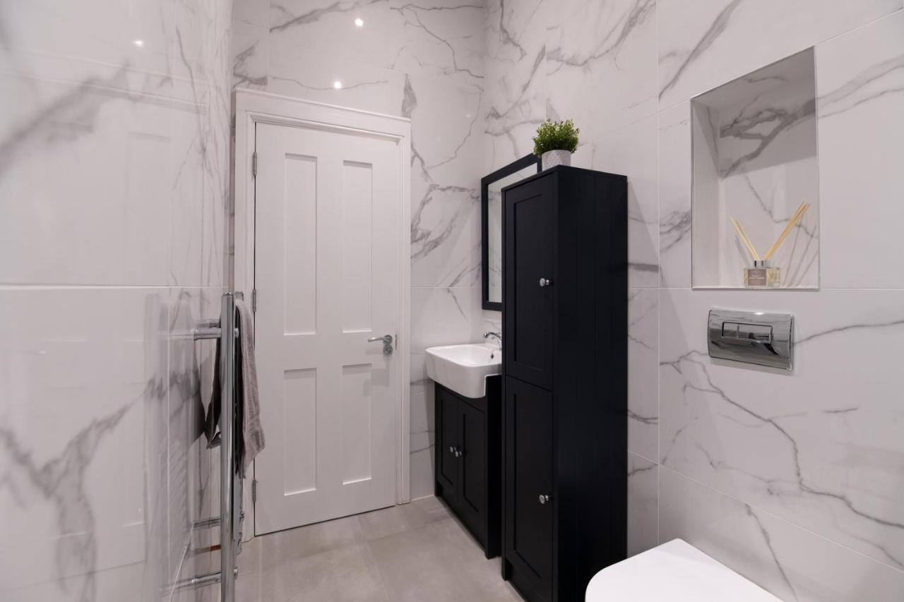 Fantastic New, London Apartment 3 Bed 1 Bath & Parking Whetstone Екстер'єр фото