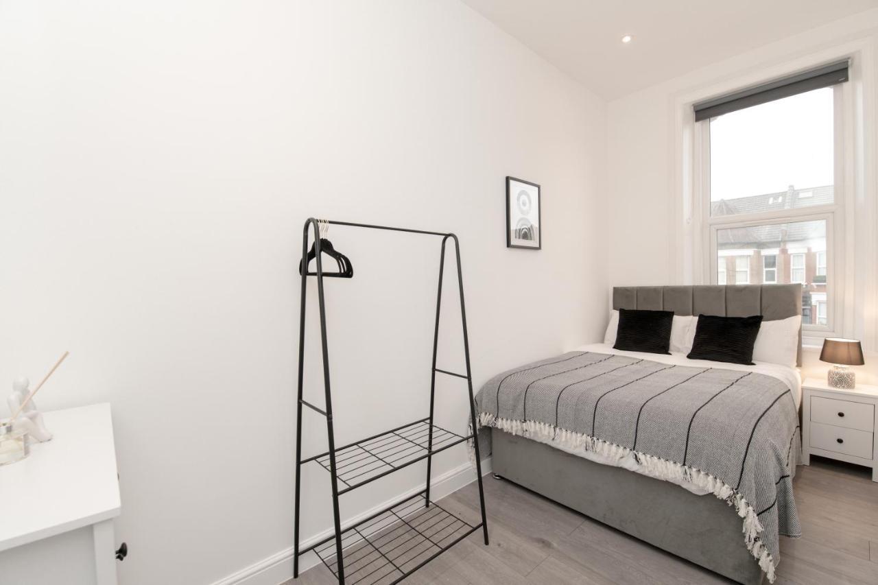 Fantastic New, London Apartment 3 Bed 1 Bath & Parking Whetstone Екстер'єр фото