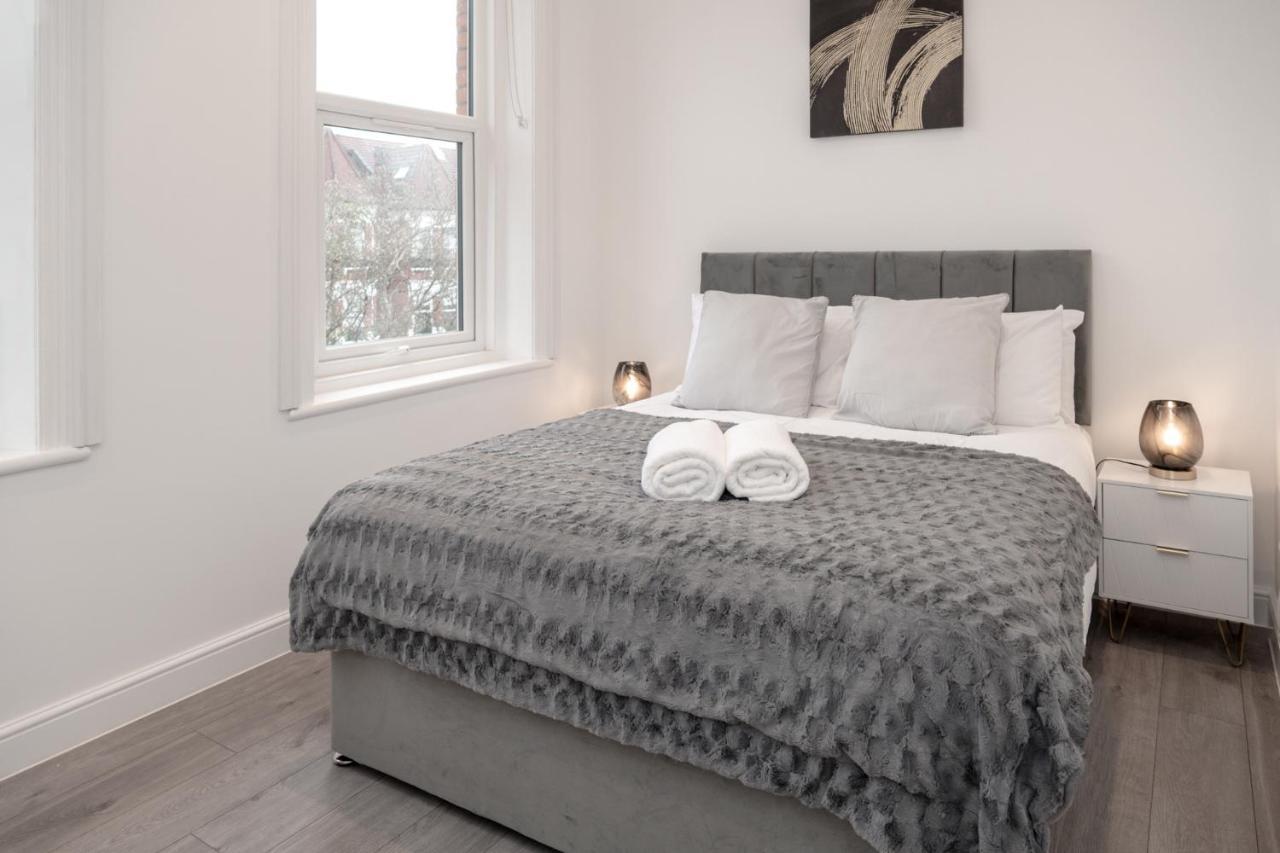 Fantastic New, London Apartment 3 Bed 1 Bath & Parking Whetstone Екстер'єр фото