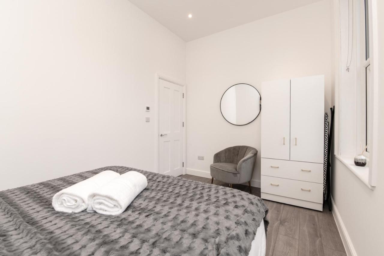 Fantastic New, London Apartment 3 Bed 1 Bath & Parking Whetstone Екстер'єр фото